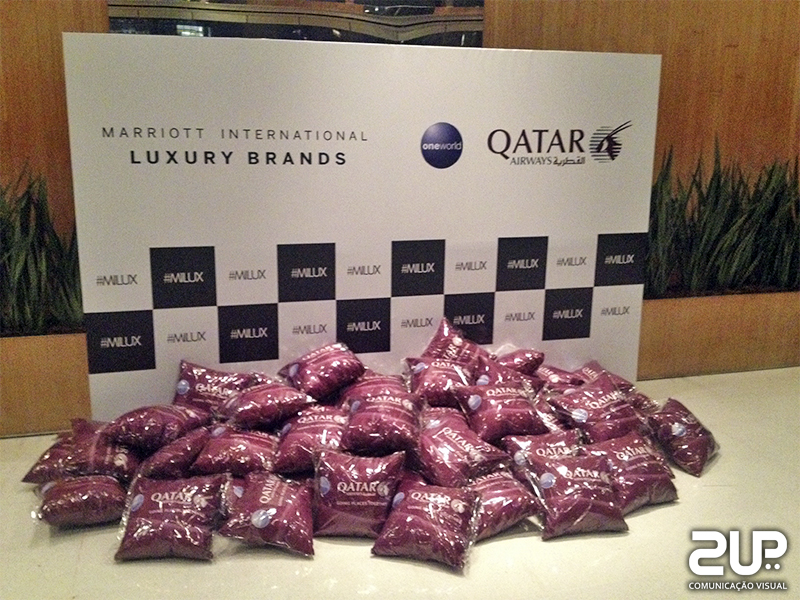 Backdrop e almofadas Qatar.jpg