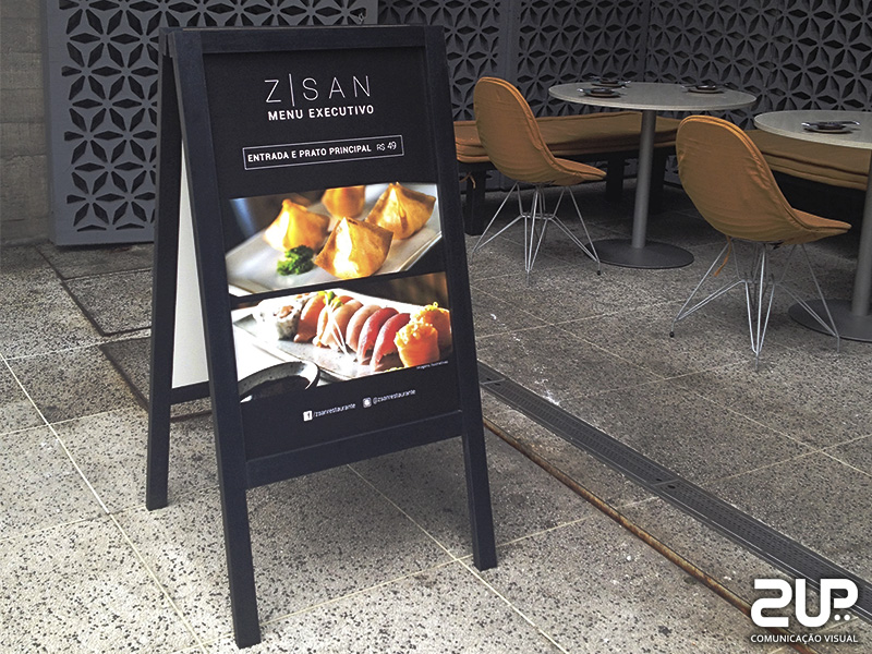 Cavalete promocional Z San.jpg