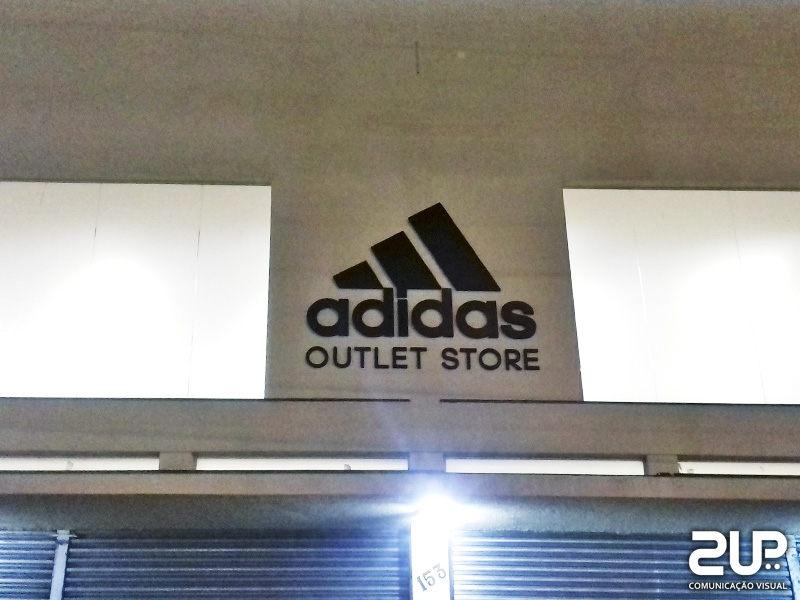 Letra caixa Adidas.jpg