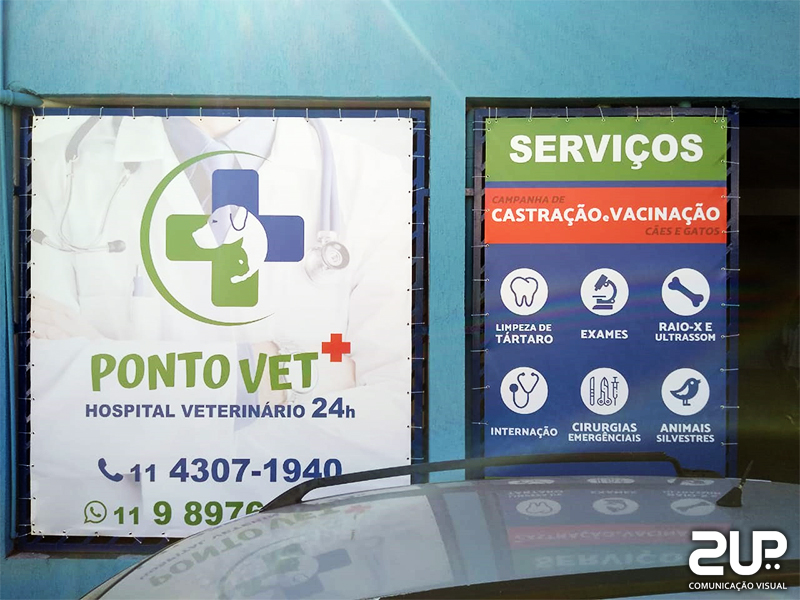 Painel em lona com ilhos.jpg